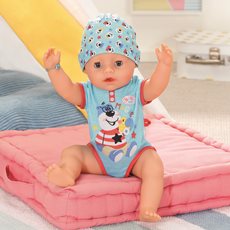 Baby Born Magic Girl DoC har fleksible armer og soft touch kropp
