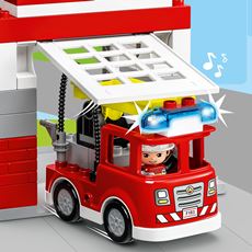 Lego Duplo brannstasjon med skyv-og-slipp brannbil