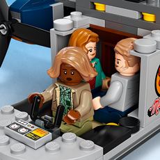 Alle figurene får plass ombord i flyet fra Lego Jurassic World - pass dere for Quetzalcoatlus
