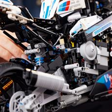 Lego Technic BMW M Motorsykkel med fire-stempels motor og kjededrift