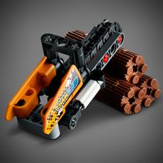 Lego Technic terrengkjøretøy med motorsag og tømmerstokker