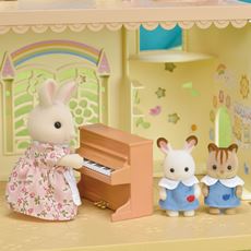 Barnehage lekesett med piano til morgensamling med allsang