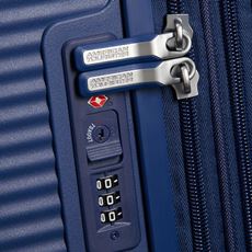 Mørkeblå American Tourister utvidbar koffert med nedfelt TSA-kodelås