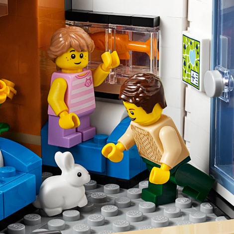 LEGO Creator Expert 10264 Garaget på hörnet med en veterinär på andra våningen